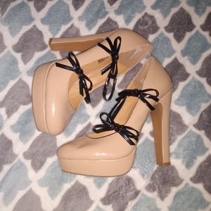 π Cosmopolitan heels